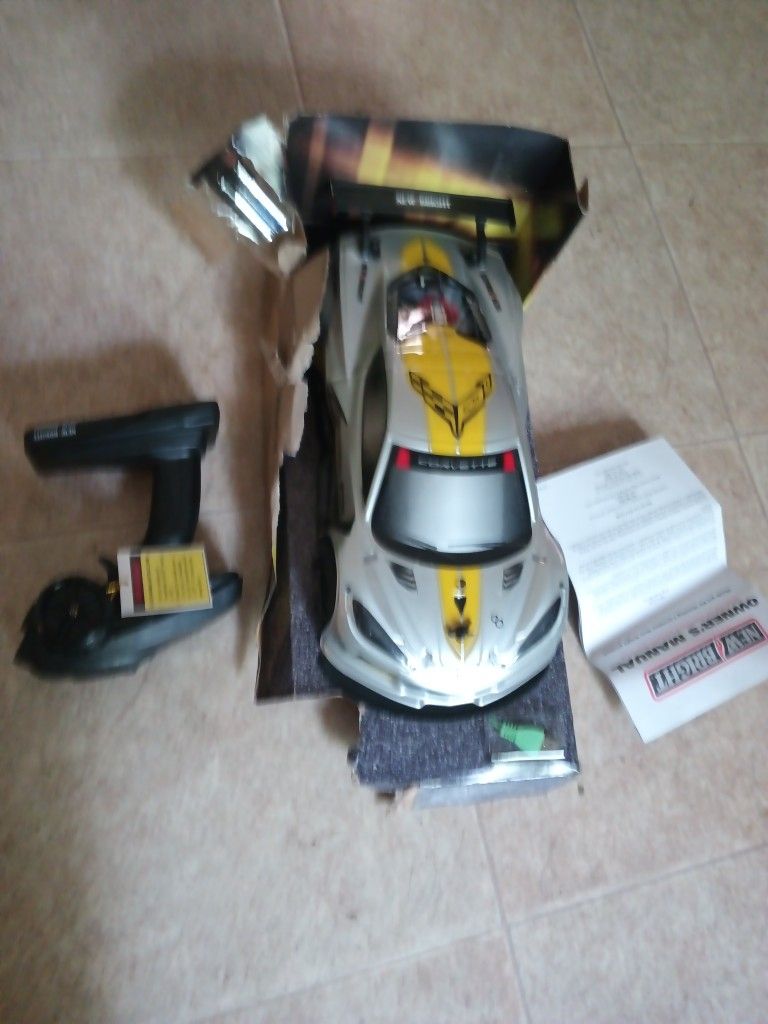 New Bright 1:14  Chevy Corvette C8-R RC Forza USB 4x4 like new 