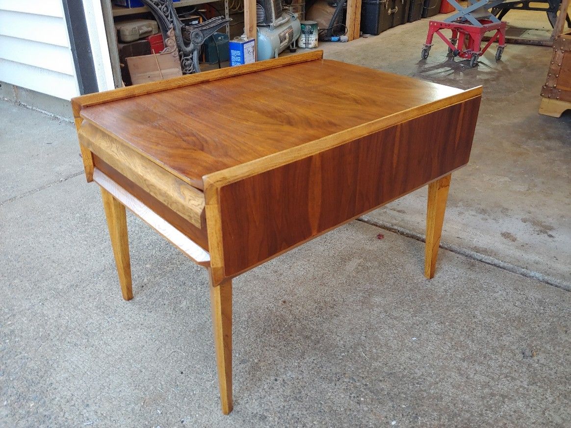 Lane Mid Century Modern End Table