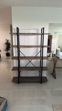 Bookshelf decor