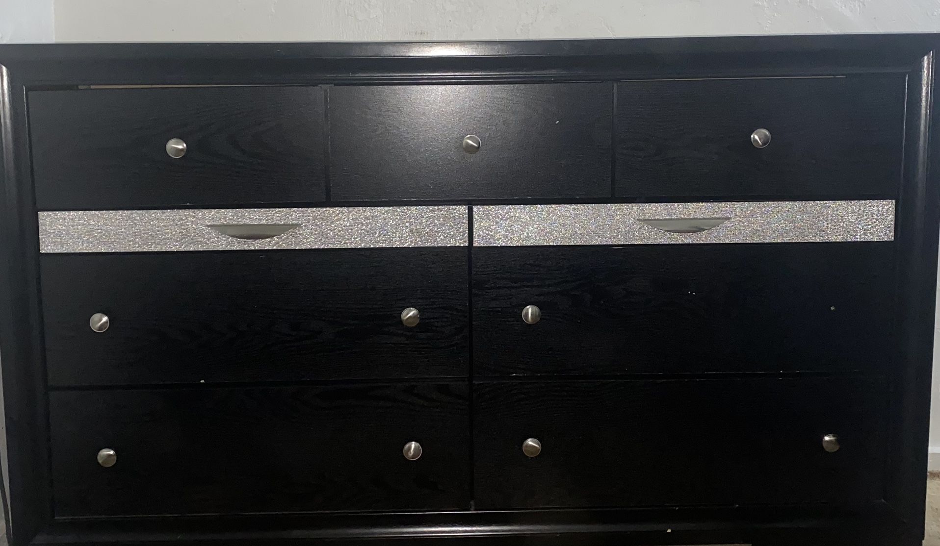 Dresser  $300