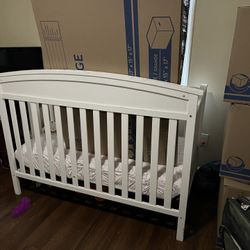 Baby Crib With Mattress 