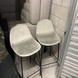 🪑 Set of 2 Stylish Barstools – Great Condition!