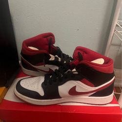 Jordan 1 Mids