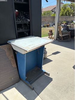 Free lighted drawing table – adjustable