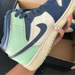 Air Jordan 1 MID