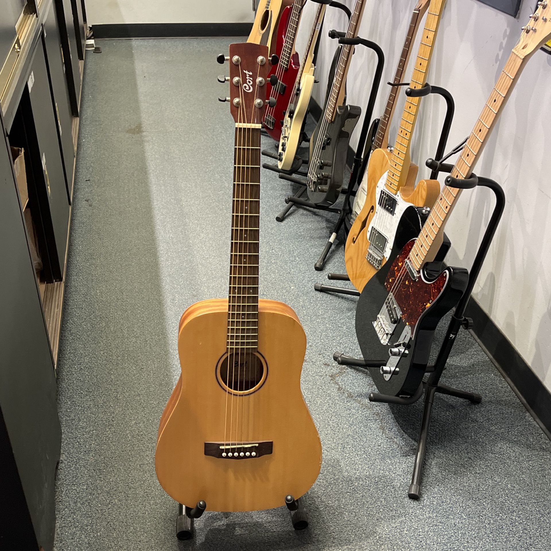 Cort Acoustic Guitar 818359-2