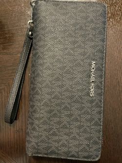 Black Michael Kors Wristlet Wallet