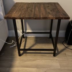 MUST GO- Set of 2 end tables or night tables 