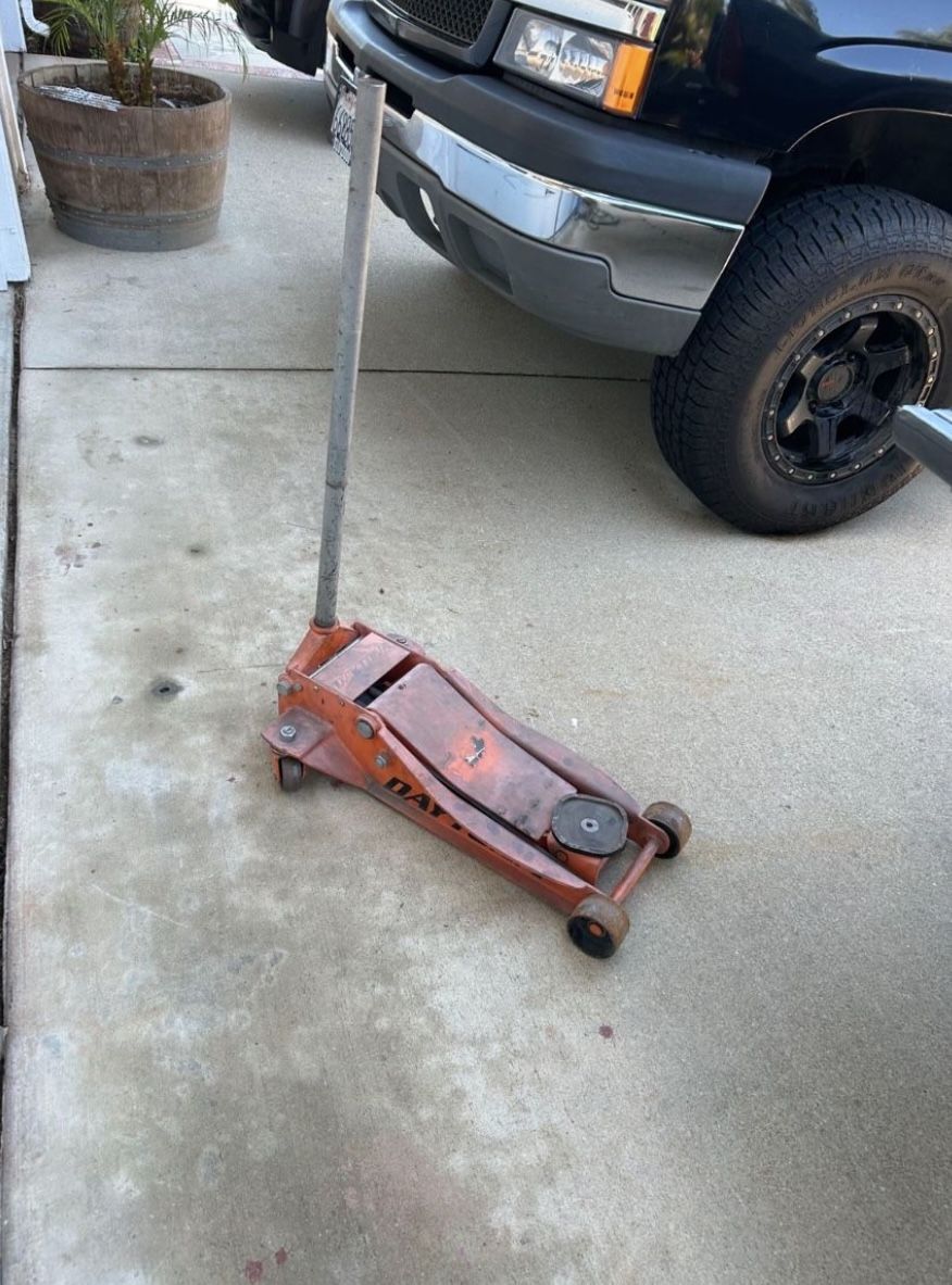 DAYTONA 3 Ton Low-Profile Professional Floor Jack , Orange