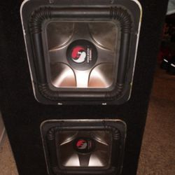 Subwoofers Kickers L5 10" In Custom Box 