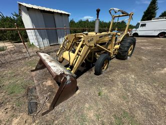 Ford 540 Diesel tractor with loader