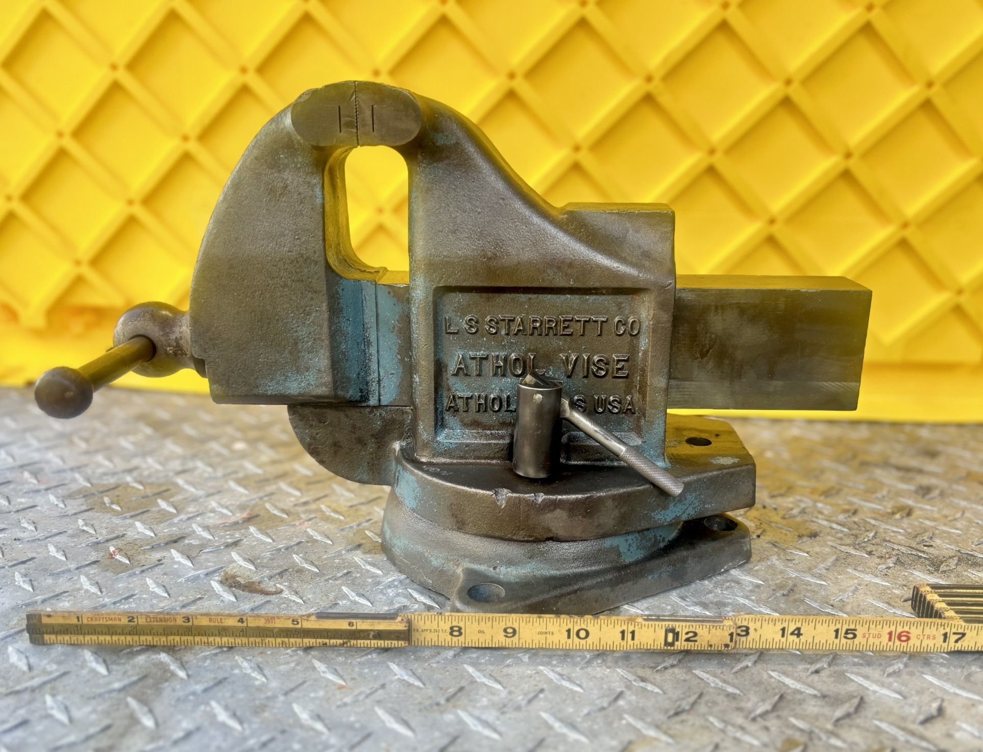 Vintage L.S. Starrett Athol Vise No.924 with Swivel Base