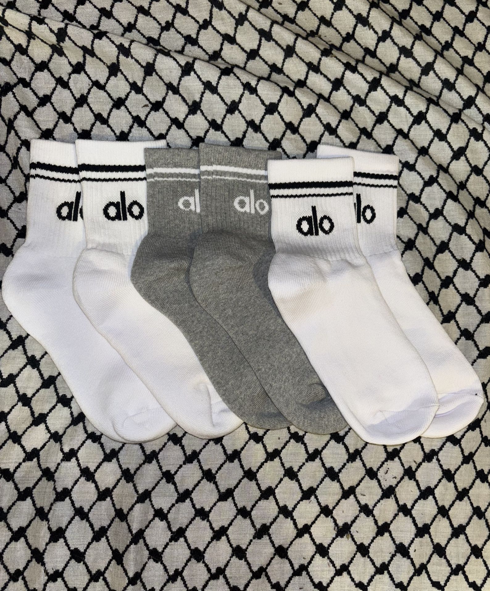 3 Pack Alo Yoga Unisex Throwback Socks White Grey Brand New