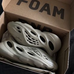 Adidas Yeezy Foam RNR Size 11 Men
