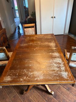 Dining room table and 4 chairs