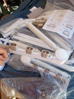 New UPGOGO 33-inch folding bed rail. -new