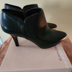 New Bandolino Black Booties Size 9