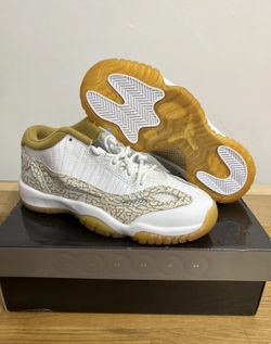 Jordan 11 Retro Mid White - Size 4 Kid’s Shoes