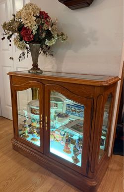 Curio Cabinet - Mfg: Jasper Cabinets