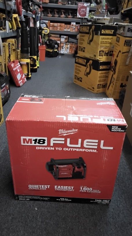 MILWAUKEE M18 FUEL 2 GALLON COMPACT QUIET COMPRESSOR (TOOL ONLY)