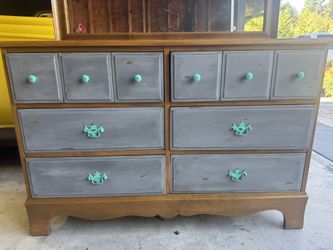 Dresser With Mirror