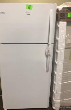 Frigidaire White Top Freezer Refrigerator 🔥 K7G5O