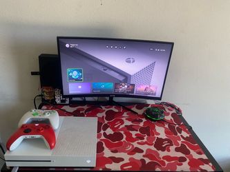 Xbox One S With 2 Controllers,Cables & Games
