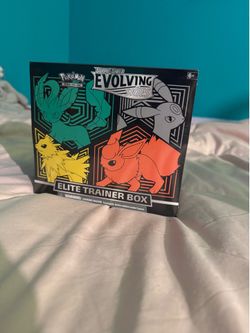 Evolving Skies Elite Trainer Box