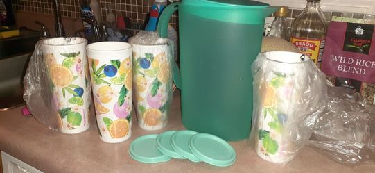 Tupperware Set glasses never used 79936