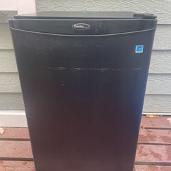 Mini Fridge(works)