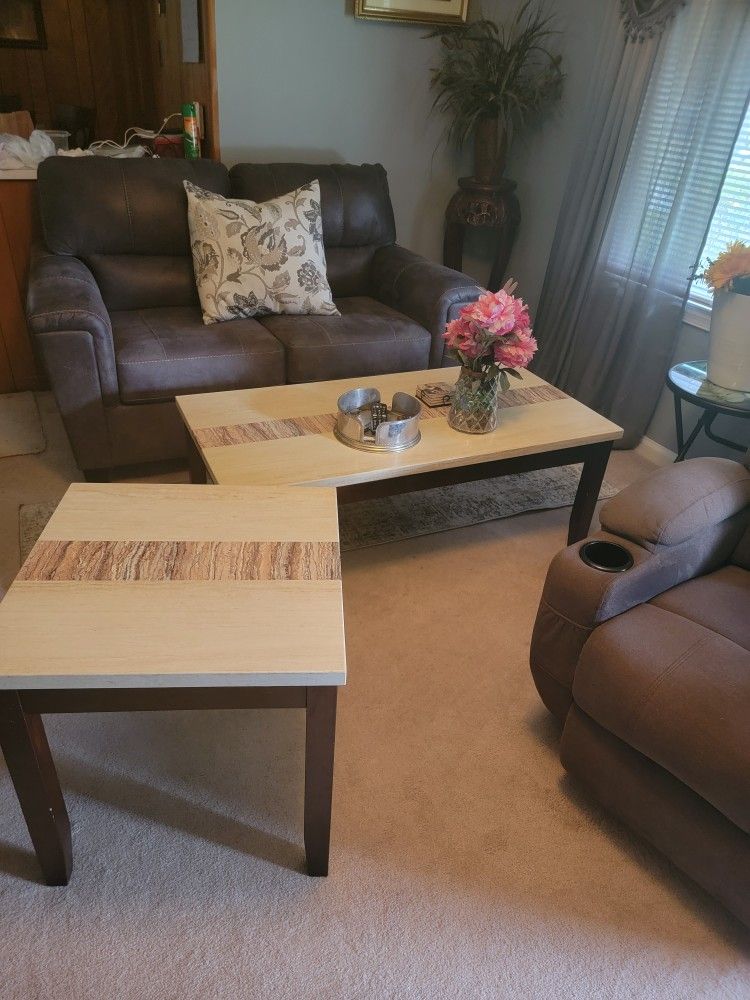 Coffee Table And 2 End Tables Excellent Condition 