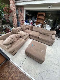 L shaped couch w/ middle piece