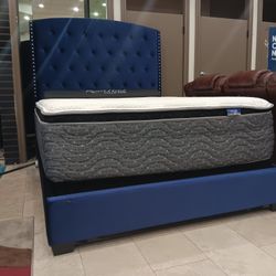 *Weekly Feature*---Royal Blue Velvet Fabric Charming King Beds---Delivery Available🙌