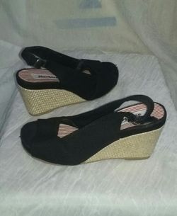 SKECHERS Peep-Toe Wedges (sz6)