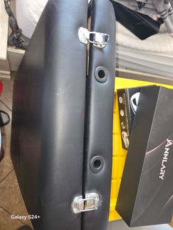 Massage bed for eyelash treatments