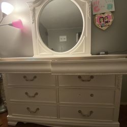 dresser with mirror 