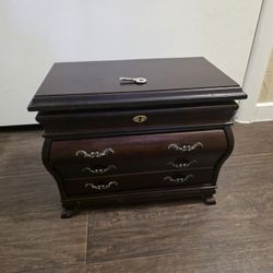 Lockable Wooden Jewelry Box