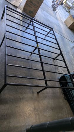 Bed frame queen size