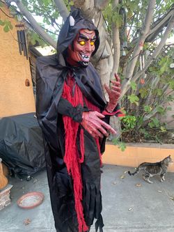 Halloween 5 Ft Hanging Devil Battery Operated Lighted Eyes