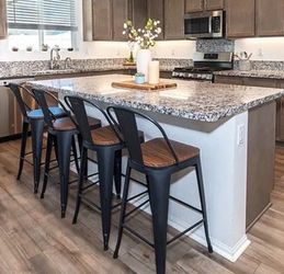 High-back Island stools