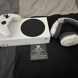 Xbox Series S+Headsets+Membership (barely used)
