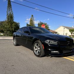 2017 DODGE CHARGER SXT