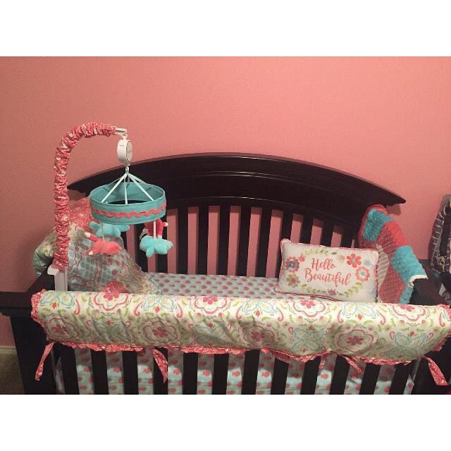 Baby Cache crib/ Toddler Bed with Serta Matress