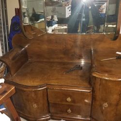 Beautiful Triple Mirror Art Deco . Not A Million dollars Piece Just For Looks And Functional 

