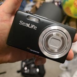 SeaLife DC1400 Underwater Camera Kit – Full Set with Light 💡
