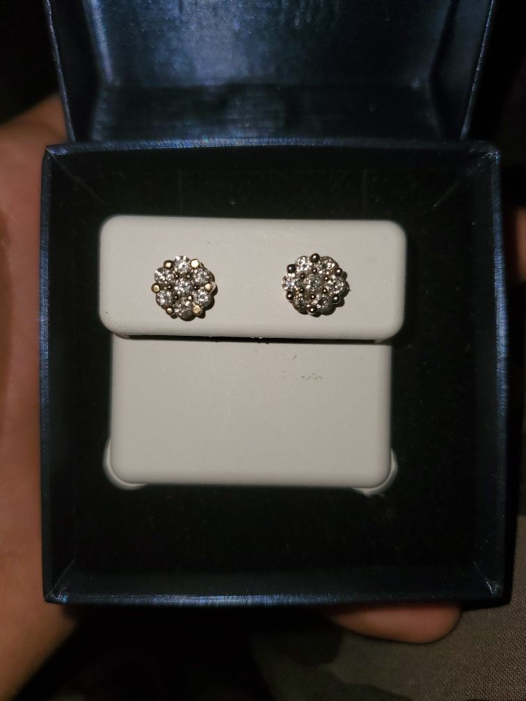 Vs1 diamond earrings