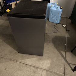 Hisense mini fridge