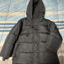 Boys size 5T Old Navy black puffer jacket 