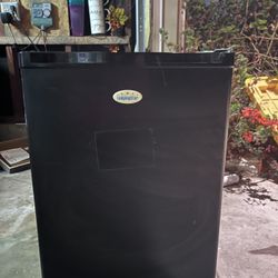 Lodging Star Mini fridge 