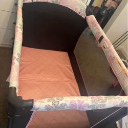 Cuna para bebés nueva con todos sus accesorios 